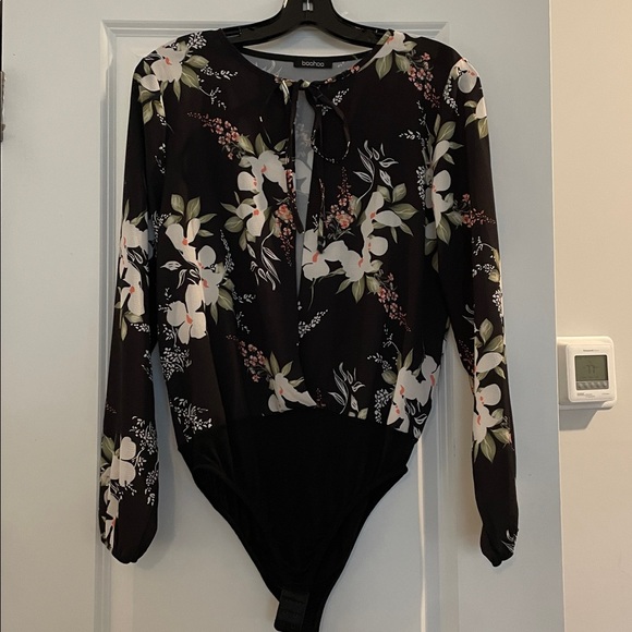 Boohoo Women’s Body Suit Size 10=L  Floral Black Background Ties Round Neckline - Picture 6 of 11